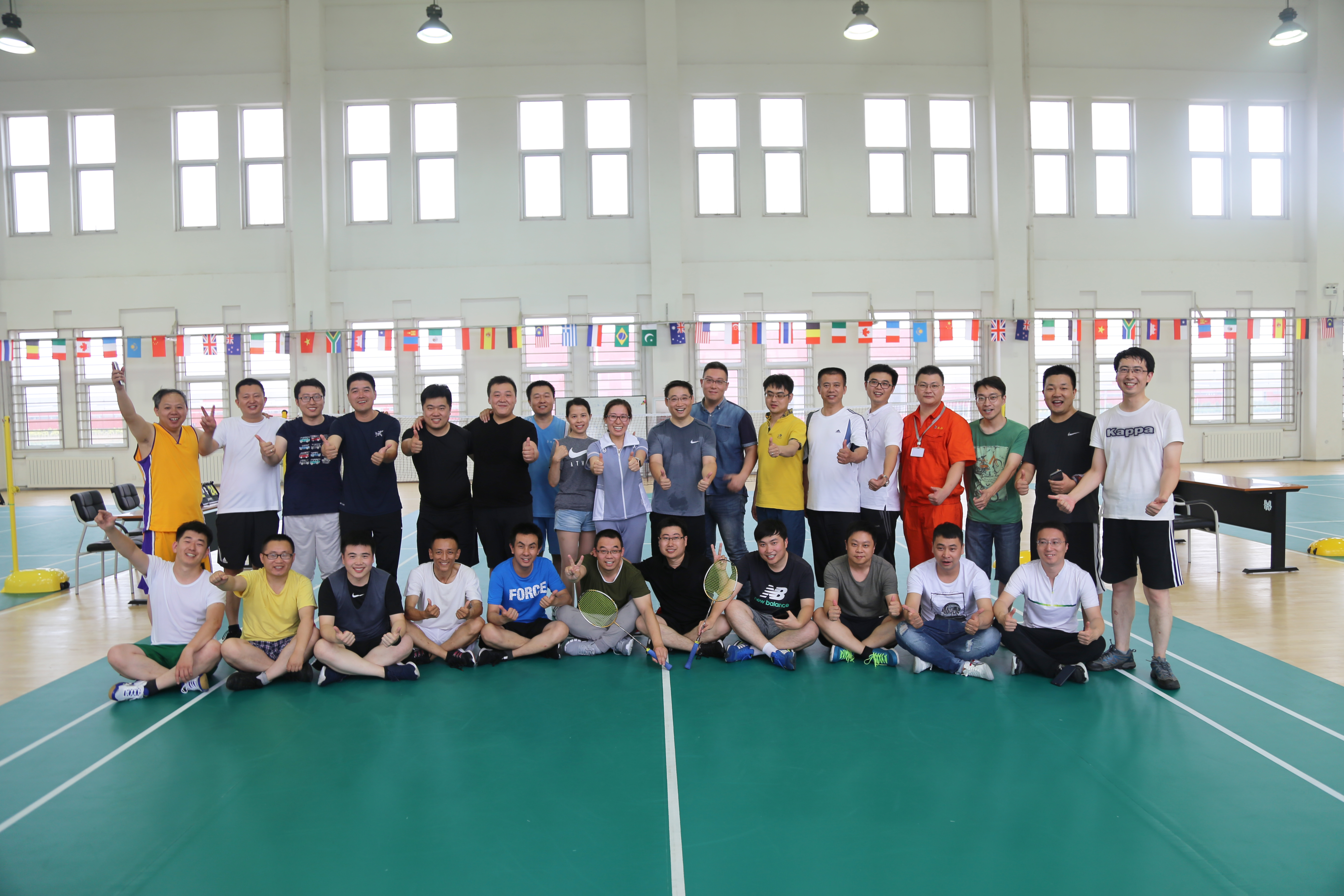 The company organized and carried out badminton competition activities for the management team